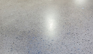 파주 운정신도시의 200m² 규모 신축 상가는 입점을 앞두고 바닥 마감 공사가 시급한 상황이었습니다.신축 콘크리트 ..