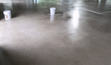 이번 현장은 경북 포항시 북구에 위치한 신축 상가 건물 내부 콘크리트폴리싱 시공 사례입니다.30평 규모의 이 상가는..